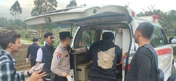 Polisi Evakuasi Temuan Mayat Bayi Dialiran Sungai 