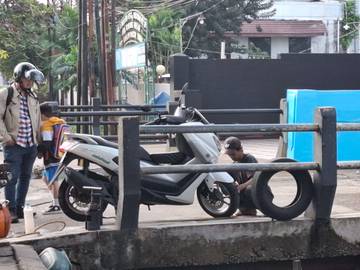 Karena Aplikasi, Awie Alih Profesi Jadi Penambal Ban