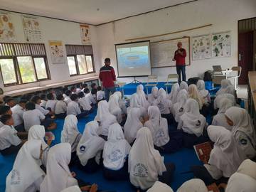 PT. MCB Berikan Materi Sadar Lingkungan Bagi Pelajar   