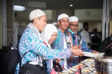 Soto Banjar Sambut Kepulangan Jemaah Haji Debarkasi Banjarmasin