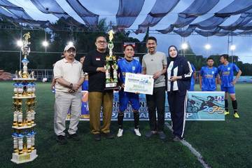 Disdik Pertahankan Gelar Juara Turnamen Minisoccer Bupati