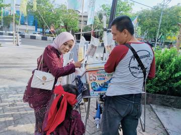 Tebar Kebahagiaan Lewat Es Krim Pesawat