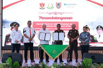 Perkuat Kepastian Hukum Gubernur dan Kejati teken MOU