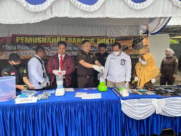 Kejari Musnahkan Barang Bukti Berstatus Inkracht