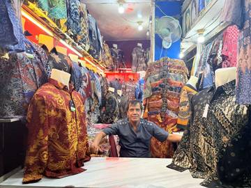 Pedagang Batik Bertahan di Tengah Sepinya Pasar