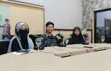 Puisi tentang Ibu, Jejak Kasih Sepanjang Waktu