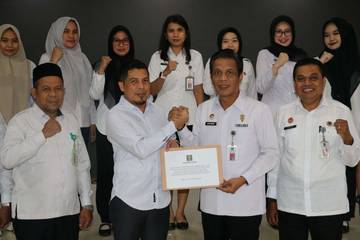 Harmonisasi Rampung, Kanwil Kemenkum Kalsel Serahkan Ranperbup Balangan