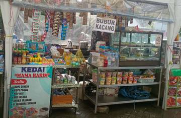UMKM Kuliner Taman Siring Bertahan di Tengah Persaingan