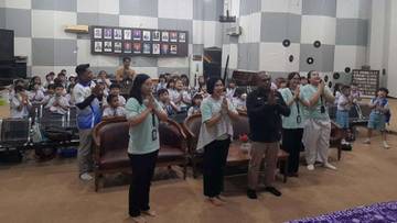 Kenalkan Radio, SD Mitra Kasih Kunjungi RRI Banjarmasin