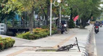 Pejalan Kaki Kehilangan Hak Akibat Penyalahgunaan Trotoar