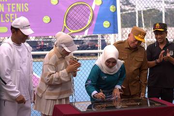 Ketua TP PKK Kalsel Resmikan Lapangan Tenis BINDA