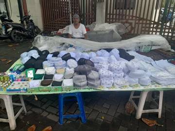 Jelang Ramadan Pedagang Kopiah Ramai Pembeli