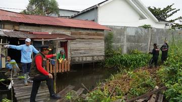 Wali Kota Pimpin Aksi Bersihkan Sungai Simpang Tangga