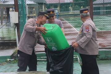 Aksi Bersih Polres Balangan Dukung Gerakan Indonesia Asri