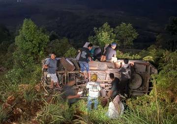 Bus Wisatawan Masuk Jurang Wisata Tahura Sultan Adam