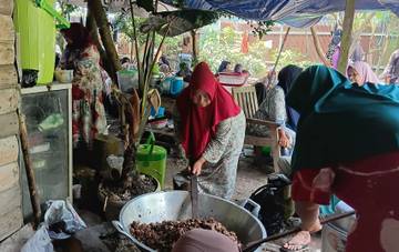 Tradisi Rewang Pererat Solidaritas Warga
