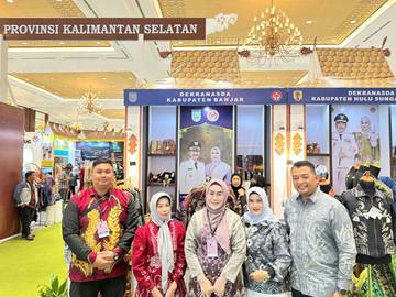 Stand  Dekranasda Banjar  Mendapat  Kunjungan Pejabat hingga Warga