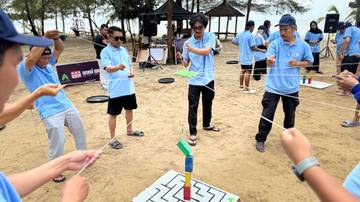 Kebersamaan Jurnalis Ekonomi Banua dalam Team Building Outbound