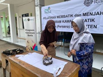 Puluhan Pelajar Disabilitas di Cilegon Diberi Pelatihan Membatik