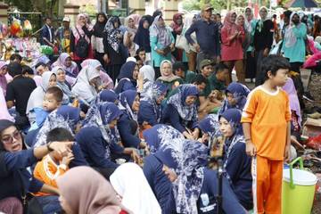 Sambut Ramadan, Ribuan Warga Bancakan di Alun-alun Menes