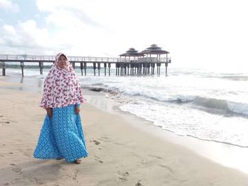 Pantai Anyer Jadi Primadona Wisata Lebaran 2025 di Banten