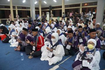 Calon Jemaah Haji Pandeglang Kloter 57 Diberangkatkan