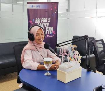 Meraup Penghasilan dari Hobi Lewat Kreasi Manik-Manik