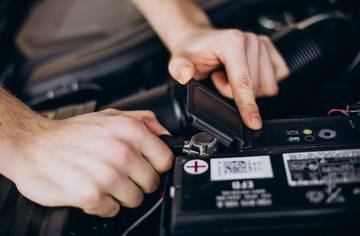 Kenali Tanda-tanda Aki Mobil Perlu Diganti