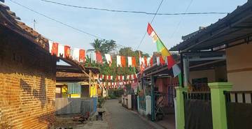 Kampung Legok Manfaatkan Plastik untuk Hiasan HUT Kemerdekaan