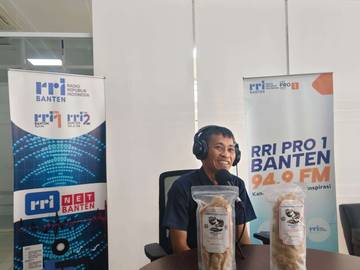 Kisah Sukses Bustanul Rohman Bangun Usaha Kerupuk Ikan