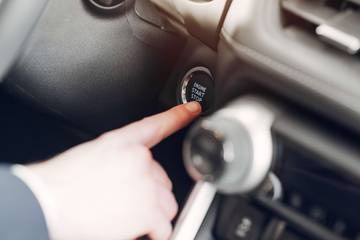 Kenali Sistem Kerja Tombol Start Stop Engine Mobil