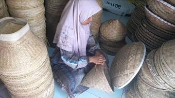 Masyarakat Pagerbatu Pandeglang Pertahankan Tradisi Anyaman Bambu 