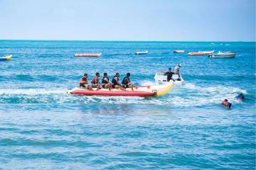 Carita, Wisata Eksotis yang Tawarkan Keindahan Pantai dan Pegunungan