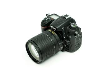 DSLR vs Mirrorless, Mana yang Cocok untuk Pemula?