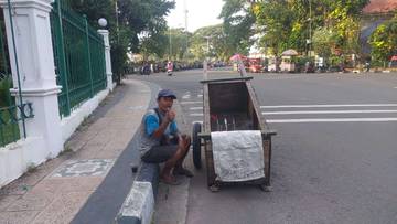 Kopi Pahit Utun di Senja Alun-Alun