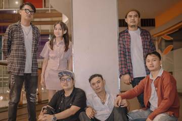 Makna Filosofis Dibalik Nama Band Merah Tua