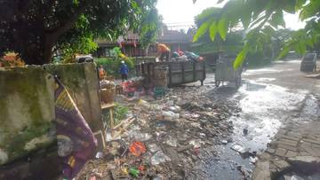 Menyapa Pagi Bersama Penjaga Kebersihan Kota