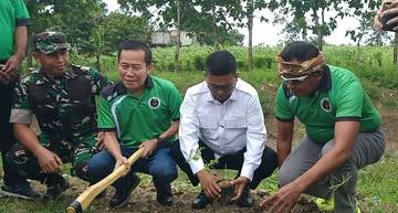 Pemuda Hijau Tanam 1.500 Pohon di Hilir Sungai Cibanten