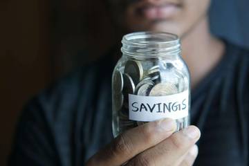 Apasih Perbedaan Menabung dan Investasi?