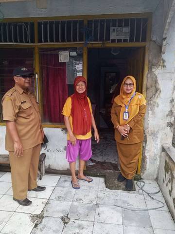 Warga Kebondalem Dapatkan Program Rutilahu dari Baznas Cilegon 