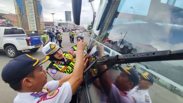 Satlantas Polres Pandeglang Ramp Check Bus di Cigadung