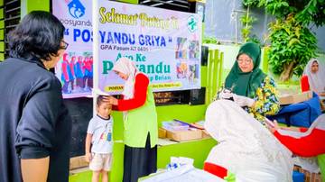 Langkah Sunyi Umi Sholihah Mengabdi Sebagai Bidan