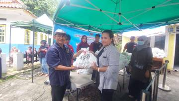 PWI Lebak dan Artha Graha Baksos Bagi Sembako