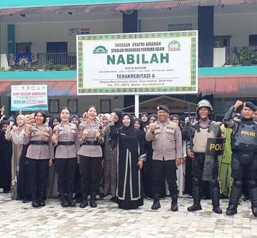 Ketika Ditsamapta Polda Kepri Lindungi Anak Sekolah Dari Dekat