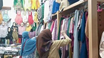 Wajib Engga Sih Baju Baru Saat Lebaran?