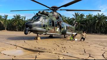 Helikopter Caracal TNI AU Terjang Lumpur Aceh