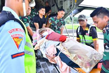 TNI AU Evakuasi Lansia Pascabencana via Udara Cepat