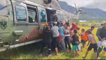 Helikopter Caracal TNI AU Salurkan Bantuan Aceh