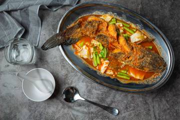 Masakan Melayu Asam Pedas Ikan Baung Daun Kesum 