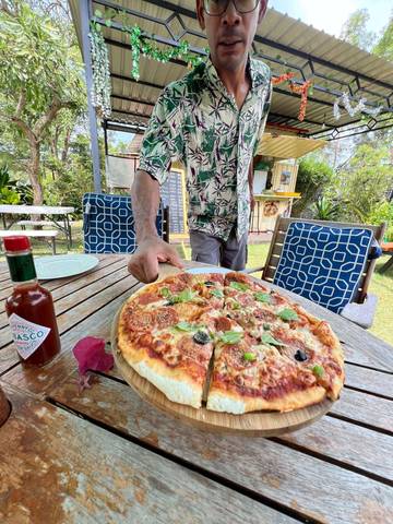 Menikmati Sensasi Pizza Italia di Tengah Hutan Nongsa